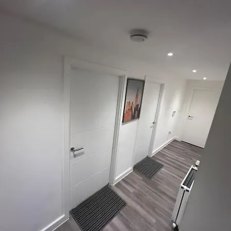 2 Bed Luxury Apartment London Exterior photo